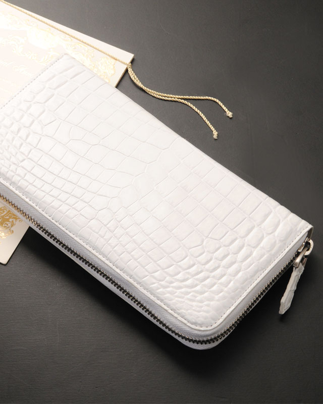 【半額セール✨】クロコ　財布　長財布　ホワイト　白　革製品財布